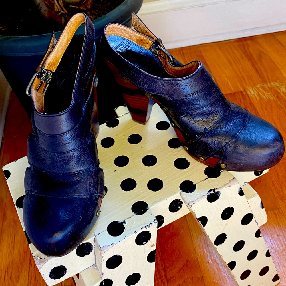 Frye Clogs